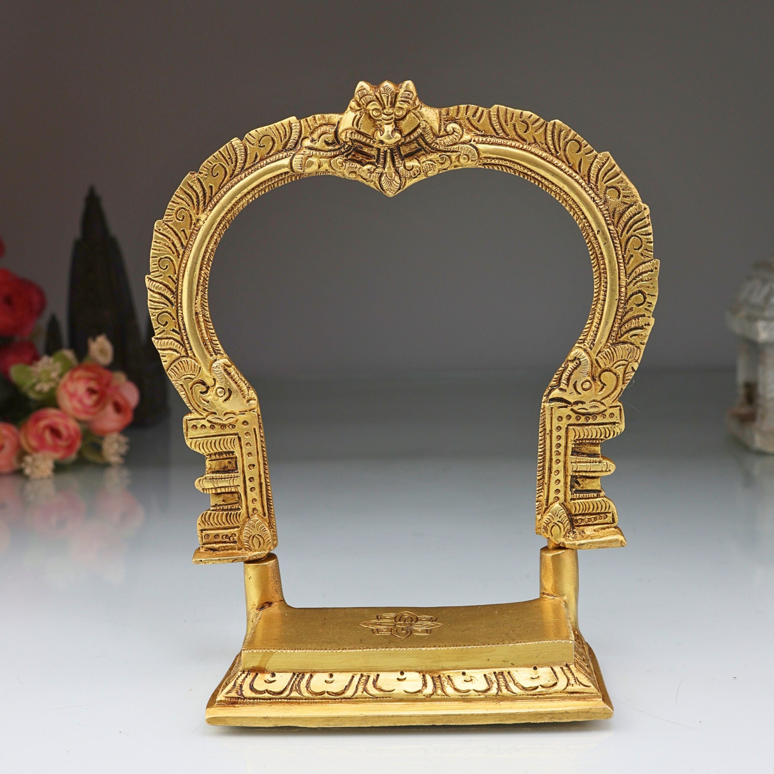 Chowki with Prabhavali