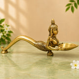 Lady With Lamp, Arti Lamp