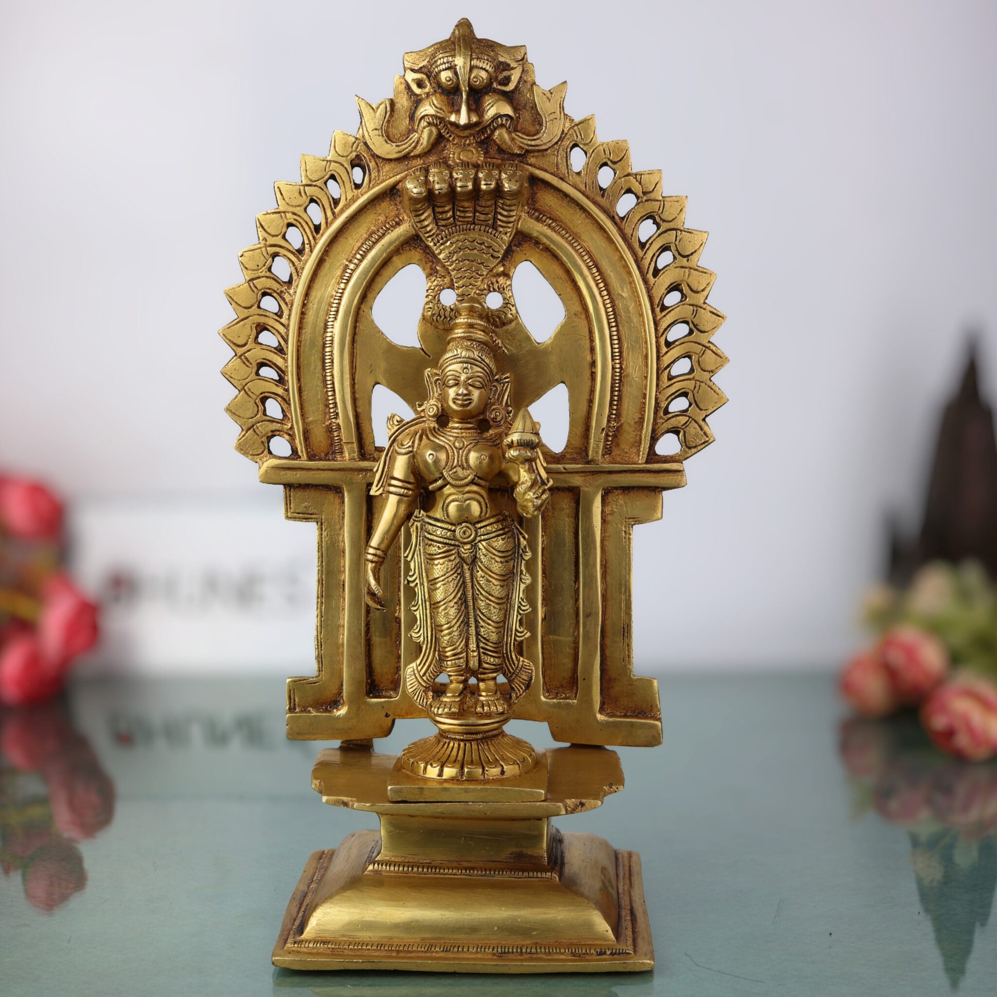 Handcrafted Brass Mahalakshmi Idol with Prabhavali – Shri Lakshmi Devi | Kamala | Narayani | Ashta Lakshmi Murti for Pooja Room, Home Temple & Decor