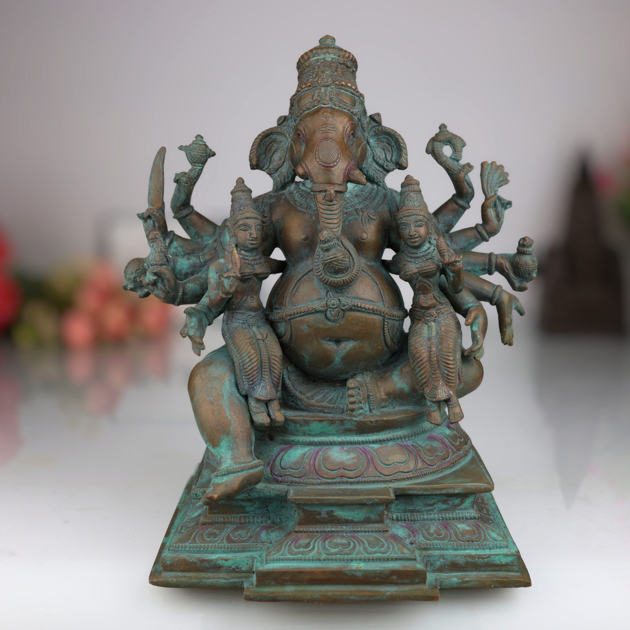 Panchaloha Ganesha with Siddhi and Buddhi