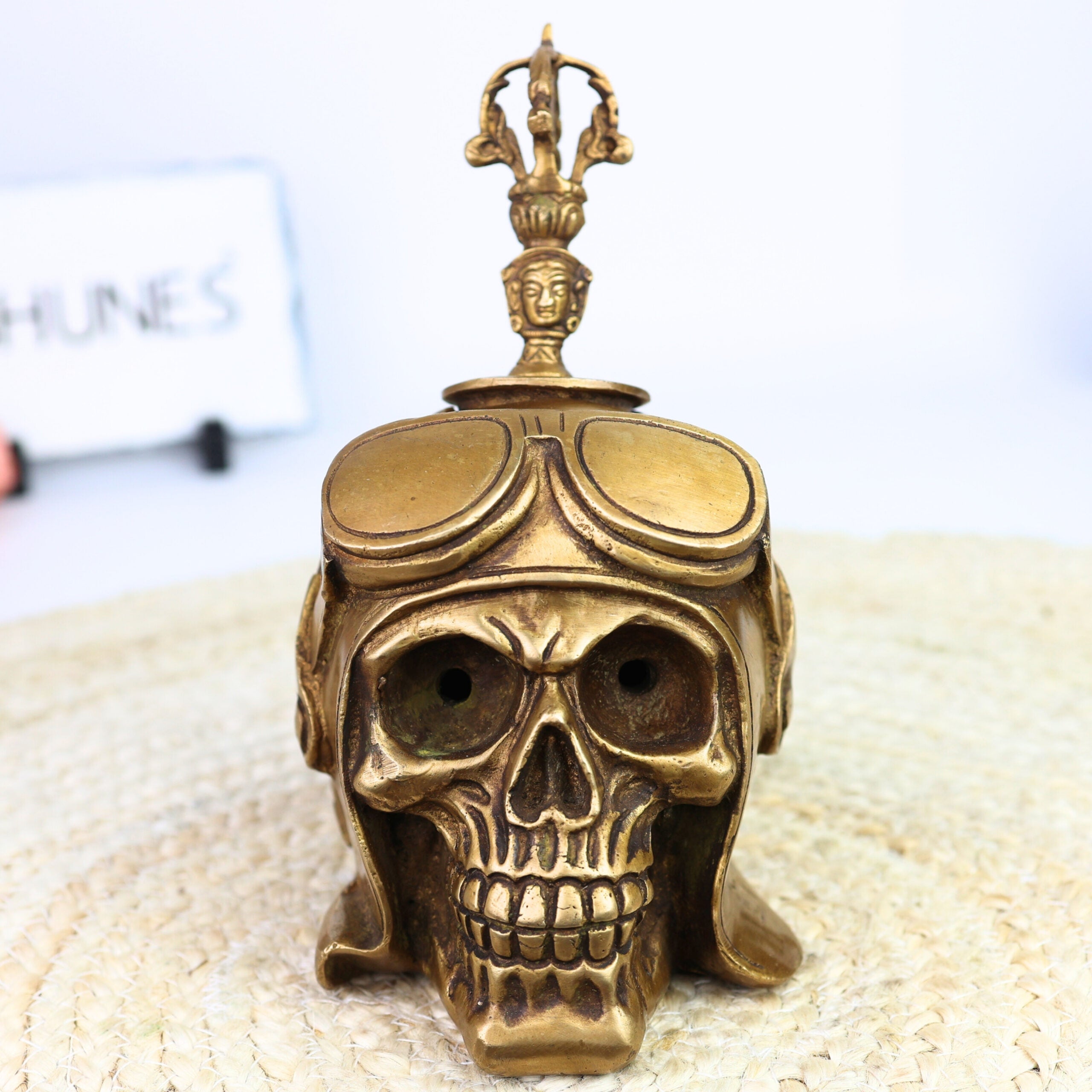 Gothic Skeleton Head Pittal Pen Stand for Desk