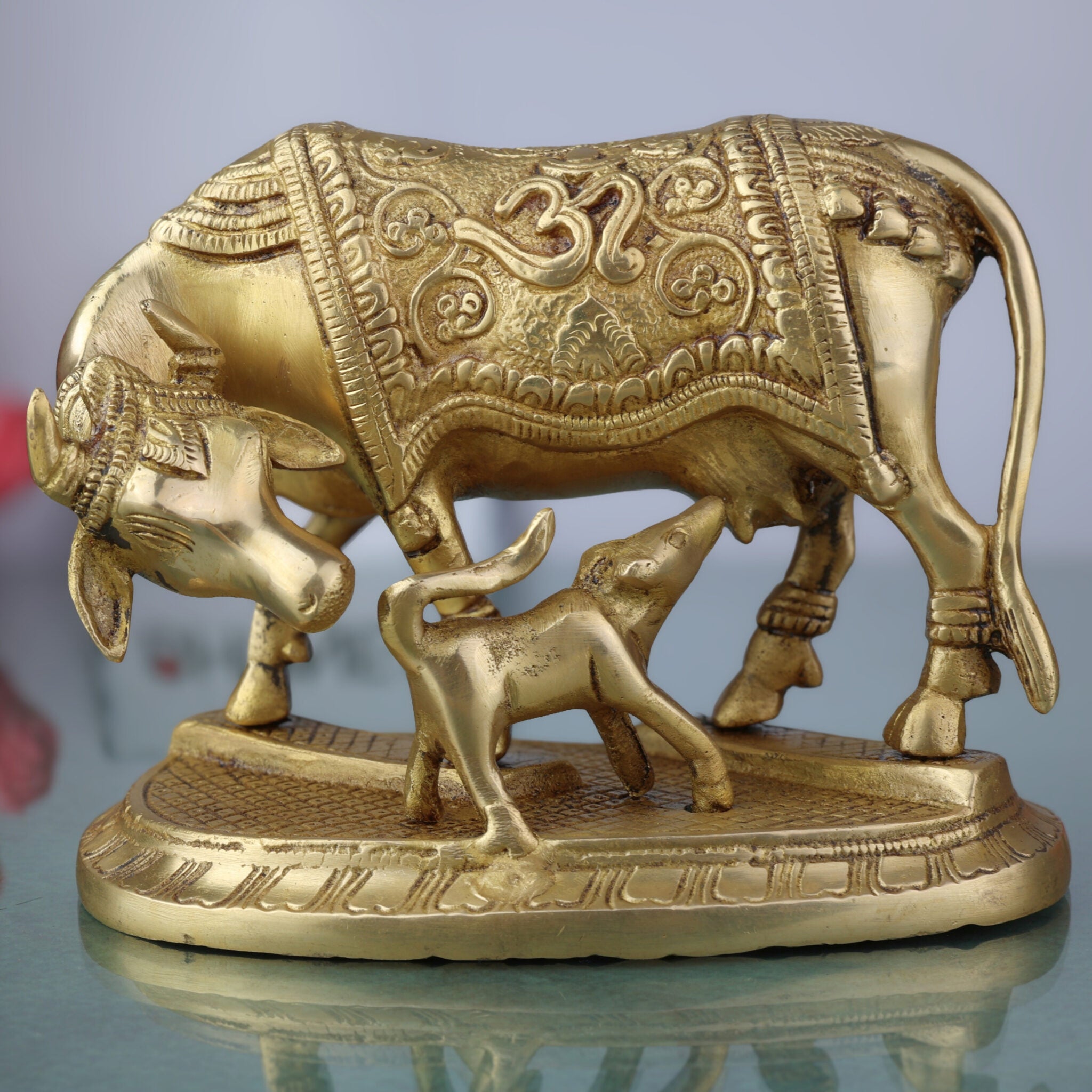 Brass Kamadhenu Cow And Calf Idol – Holy Gaumata Murti For Home, Temple & Spiritual Décor