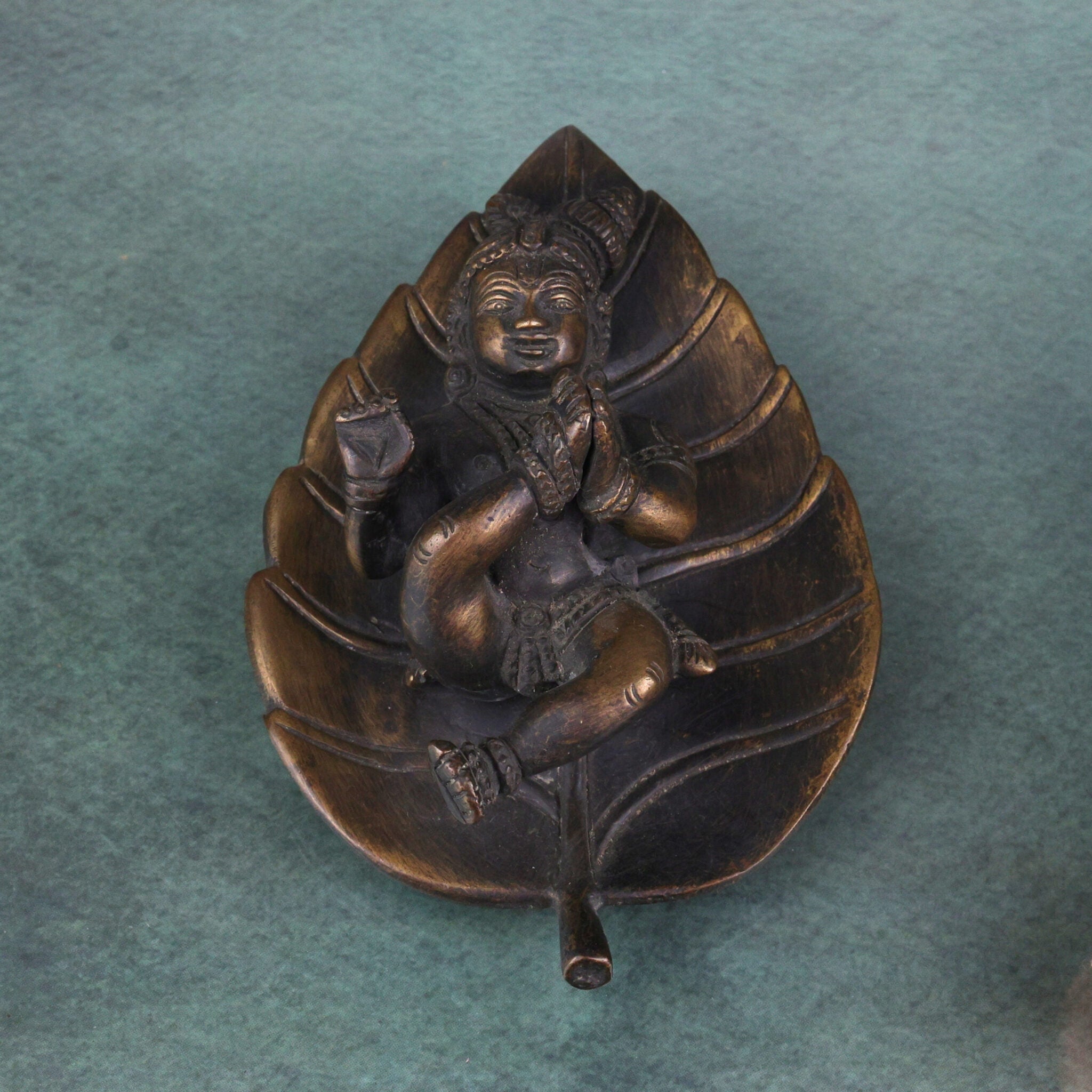 Brass Lord Krishna on Leaf Idol | Balakrishna Vatapatrasayi Murti | Shree Kanha Gopala Statue for Pooja, Home Decor & Gift