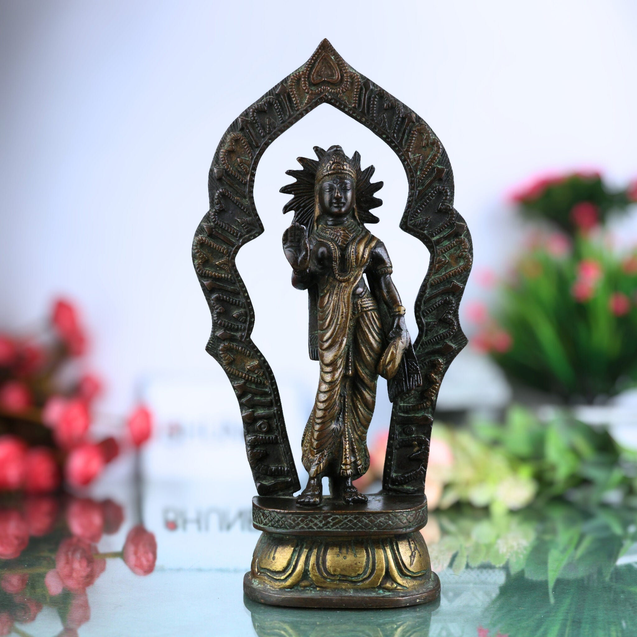 Handcrafted Brass Lakshmi Devi Idol with Prabhavali – Mahalakshmi | Kamala | Padmavati | Ashta Lakshmi | Shree Sculpture for Pooja, Home & Temple Decor