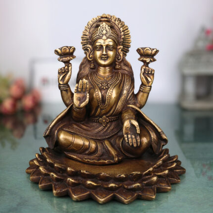 Lakshmi on Lotus Idol